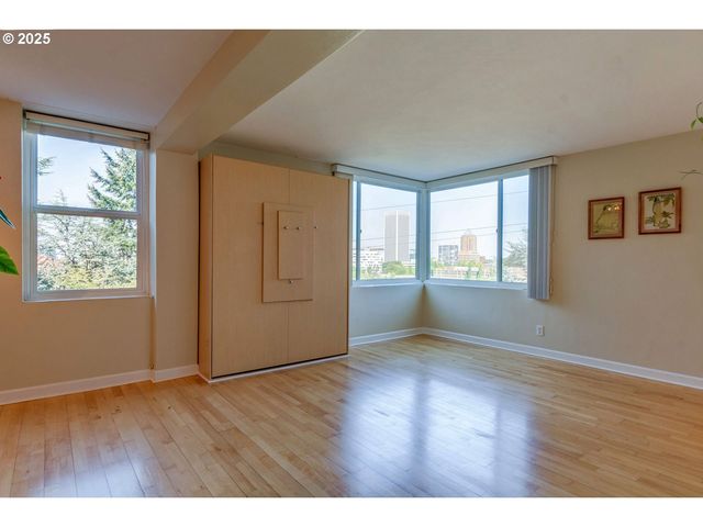 1205 Sw CARDINELL Dr 302, Portland, OR 97201