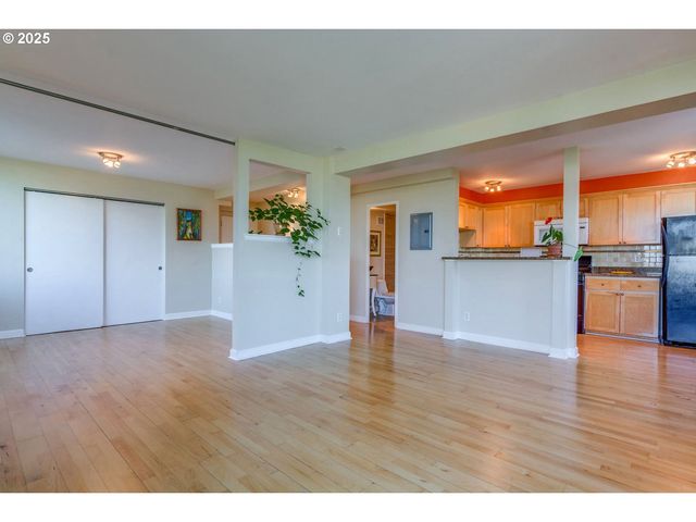 1205 Sw CARDINELL Dr 302, Portland, OR 97201