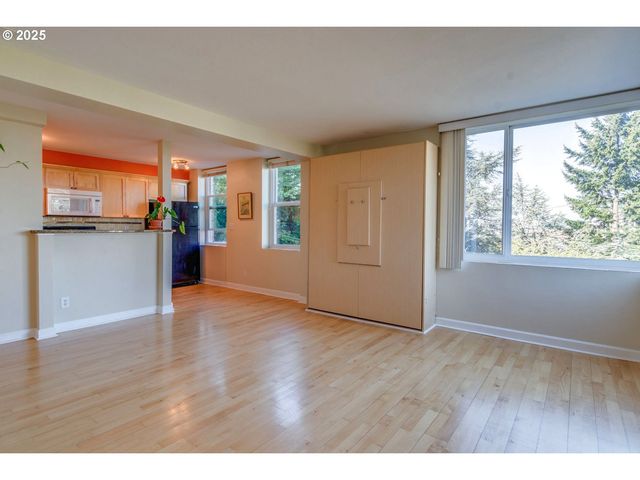 1205 Sw CARDINELL Dr 302, Portland, OR 97201