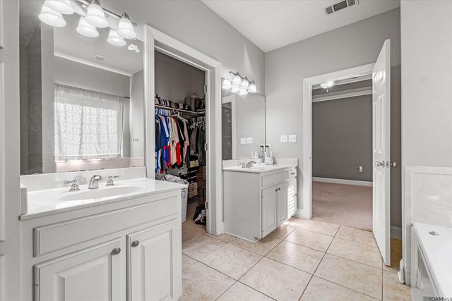 30453 Trace Ln, Walker, LA 70785