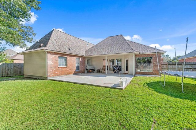 30453 Trace Ln, Walker, LA 70785