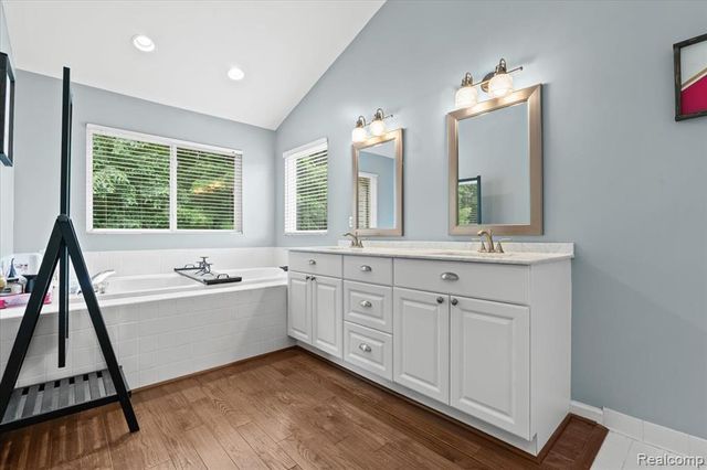 4583 Racewood Drive, Commerce Twp, MI 48382