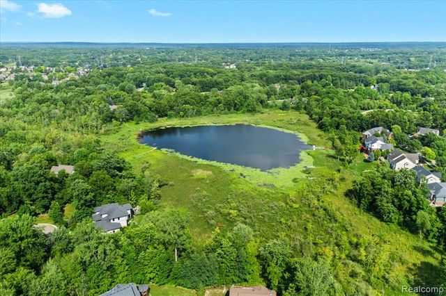 4583 Racewood Drive, Commerce Twp, MI 48382