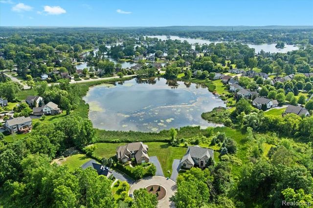 4583 Racewood Drive, Commerce Twp, MI 48382