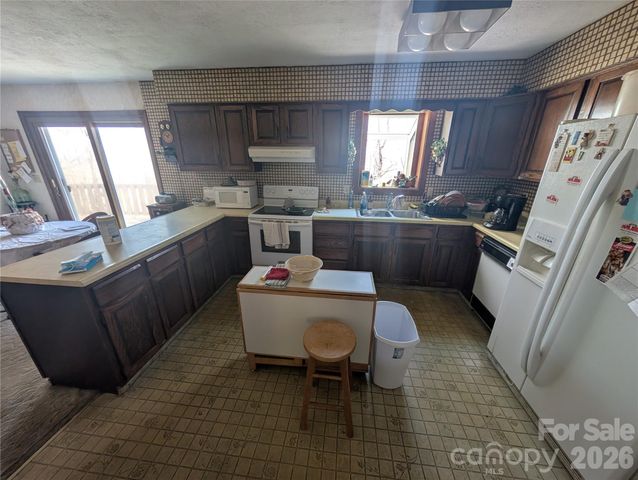 4 Wild Dogwood Trail, Mills River, NC 28759