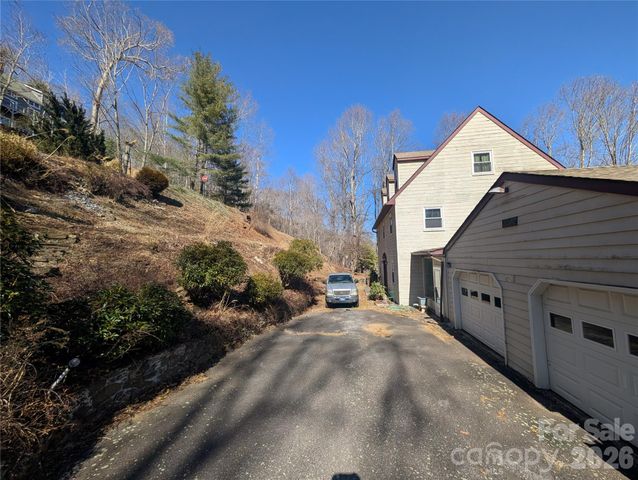4 Wild Dogwood Trail, Mills River, NC 28759