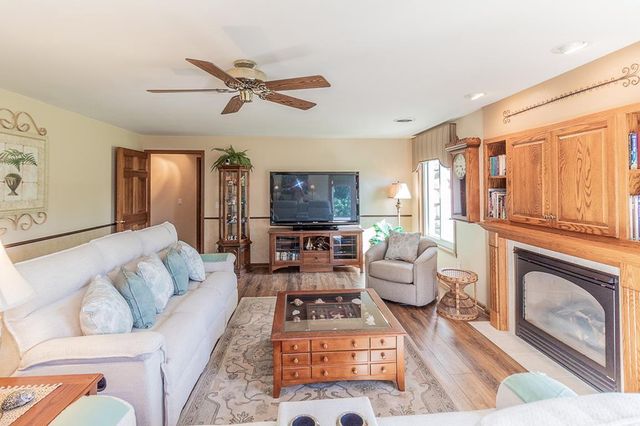 N1145 ROENA LANE, Hortonville, WI 54944