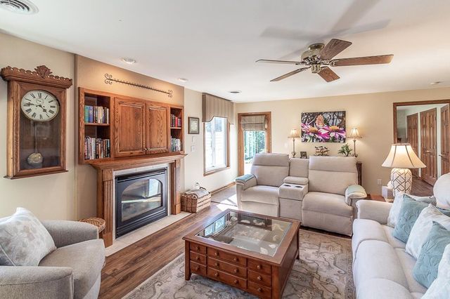 N1145 ROENA LANE, Hortonville, WI 54944