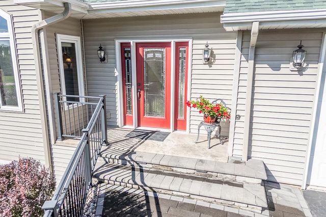 N1145 ROENA LANE, Hortonville, WI 54944