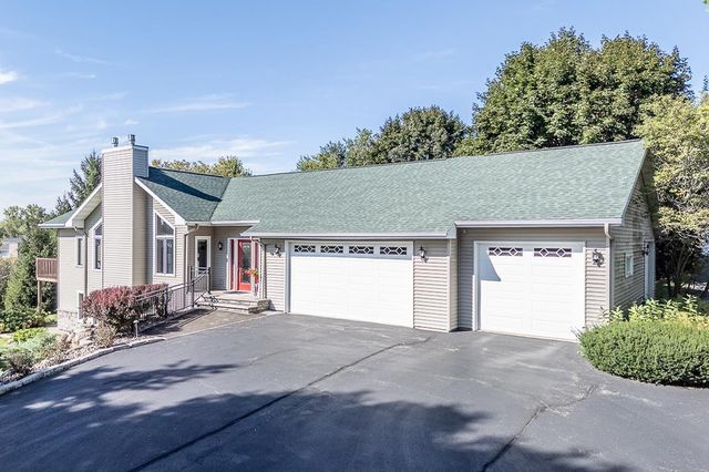 N1145 ROENA LANE, Hortonville, WI 54944