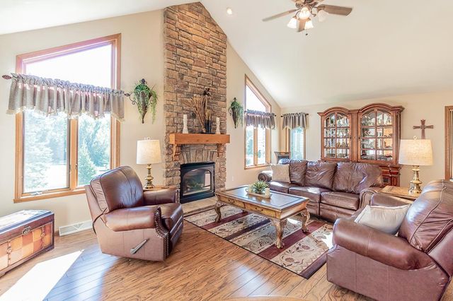 N1145 ROENA LANE, Hortonville, WI 54944