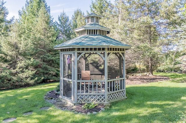 N1145 ROENA LANE, Hortonville, WI 54944