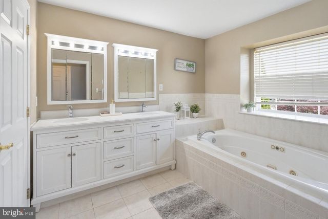 17 AMARYLLIS LN, Lumberton, NJ 08048