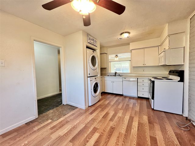 19 W Mountain Creek Drive, Grand Prairie, TX 75052