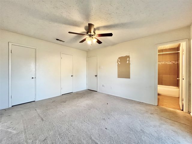 19 W Mountain Creek Drive, Grand Prairie, TX 75052