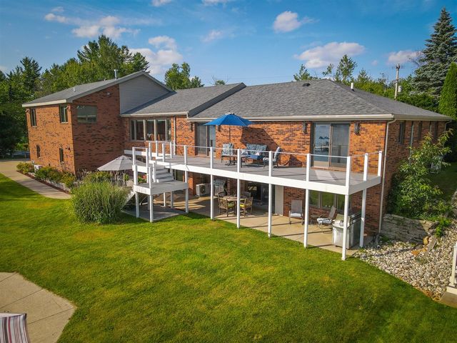 815 E Lake Mitchell Drive, Cadillac, MI 49601