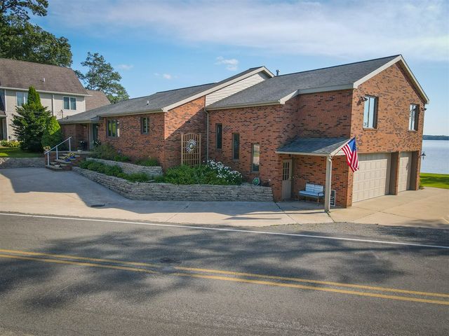 815 E Lake Mitchell Drive, Cadillac, MI 49601