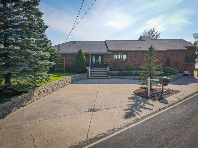 815 E Lake Mitchell Drive, Cadillac, MI 49601