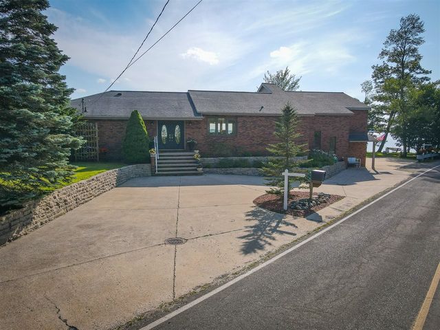 815 E Lake Mitchell Drive, Cadillac, MI 49601