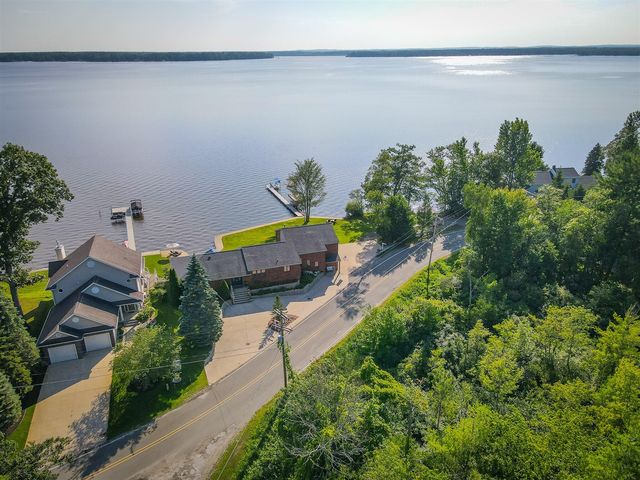 815 E Lake Mitchell Drive, Cadillac, MI 49601