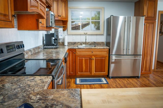 815 E Lake Mitchell Drive, Cadillac, MI 49601