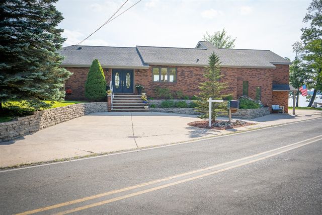 815 E Lake Mitchell Drive, Cadillac, MI 49601