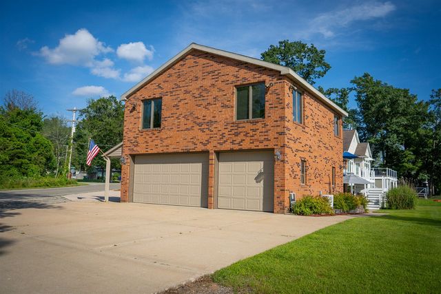 815 E Lake Mitchell Drive, Cadillac, MI 49601