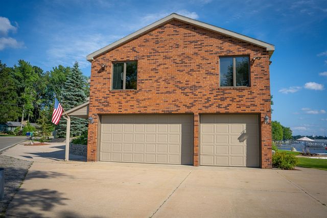 815 E Lake Mitchell Drive, Cadillac, MI 49601