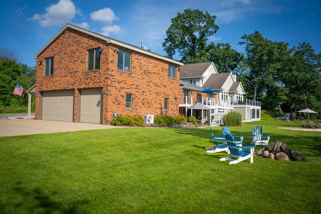 815 E Lake Mitchell Drive, Cadillac, MI 49601