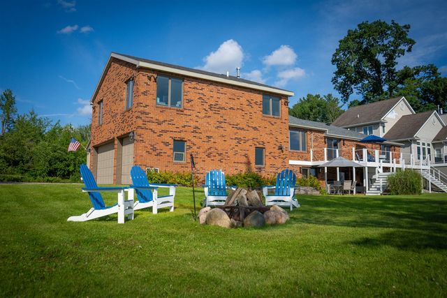 815 E Lake Mitchell Drive, Cadillac, MI 49601