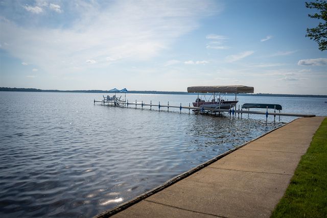 815 E Lake Mitchell Drive, Cadillac, MI 49601