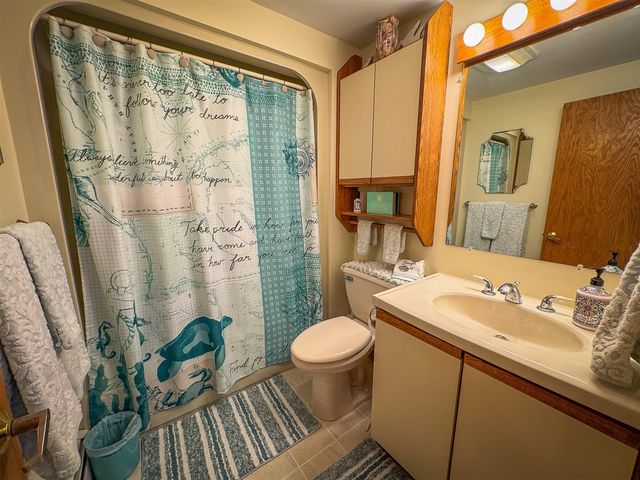 815 E Lake Mitchell Drive, Cadillac, MI 49601