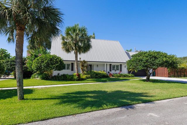 9200 SE Olympus Street, Hobe Sound, FL 33455