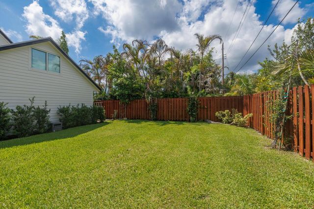 9200 SE Olympus Street, Hobe Sound, FL 33455