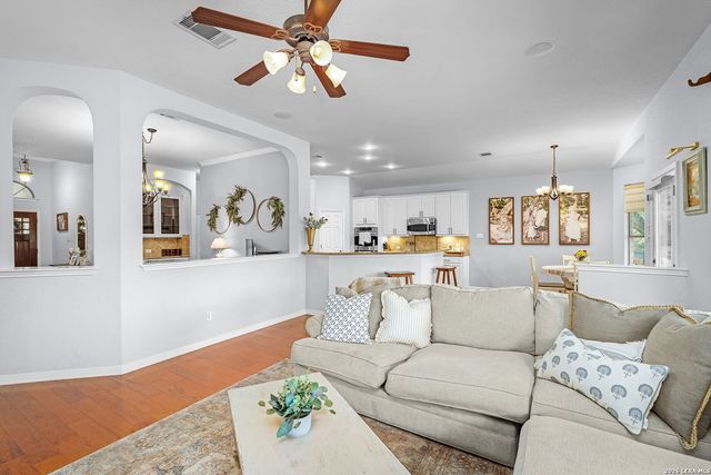 906 San Pedro, New Braunfels, TX 78132