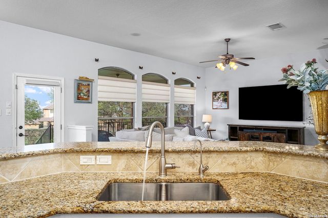 906 San Pedro, New Braunfels, TX 78132