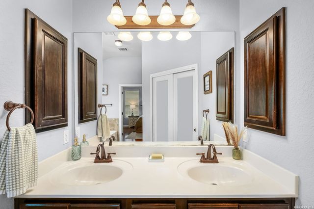 906 San Pedro, New Braunfels, TX 78132