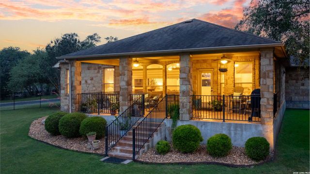 906 San Pedro, New Braunfels, TX 78132