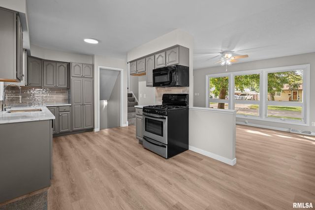 2625 HOLLY Drive, Bettendorf, IA 52722