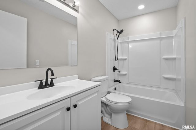 2625 HOLLY Drive, Bettendorf, IA 52722