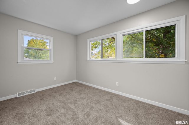 2625 HOLLY Drive, Bettendorf, IA 52722