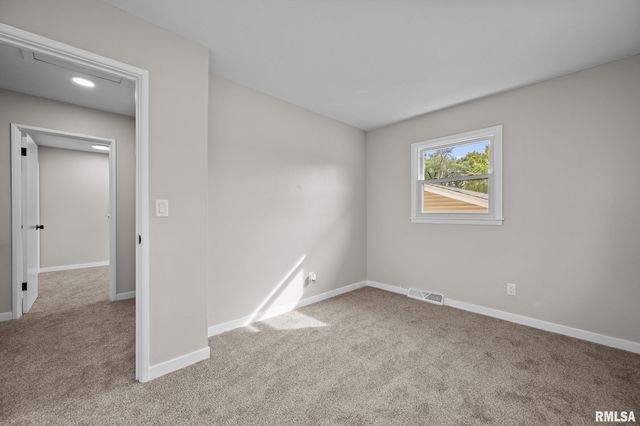 2625 HOLLY Drive, Bettendorf, IA 52722