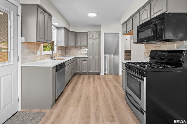 2625 HOLLY Drive, Bettendorf, IA 52722