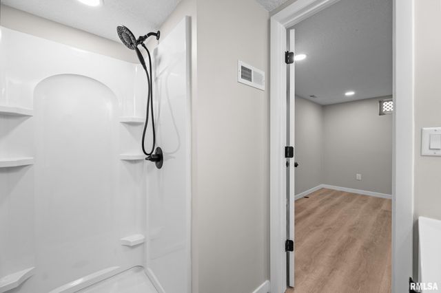 2625 HOLLY Drive, Bettendorf, IA 52722