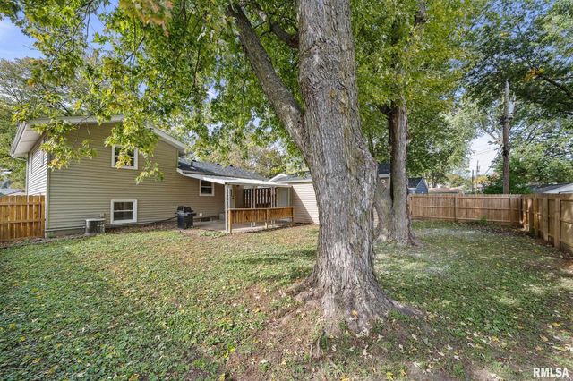 2625 HOLLY Drive, Bettendorf, IA 52722