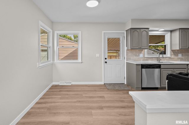 2625 HOLLY Drive, Bettendorf, IA 52722