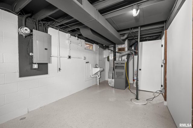 2625 HOLLY Drive, Bettendorf, IA 52722