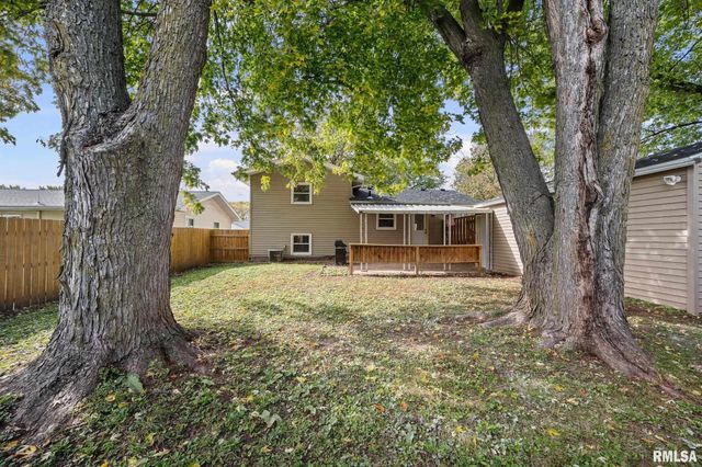 2625 HOLLY Drive, Bettendorf, IA 52722