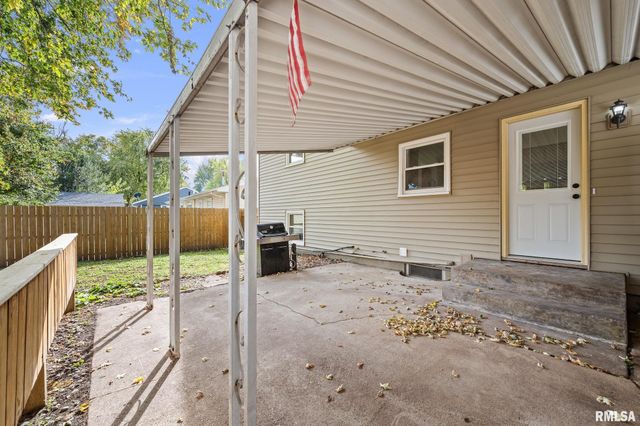 2625 HOLLY Drive, Bettendorf, IA 52722