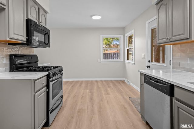 2625 HOLLY Drive, Bettendorf, IA 52722